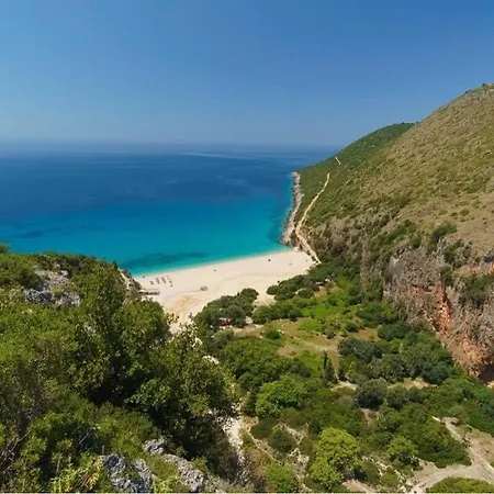 Shkolla & 旅馆 Vuno