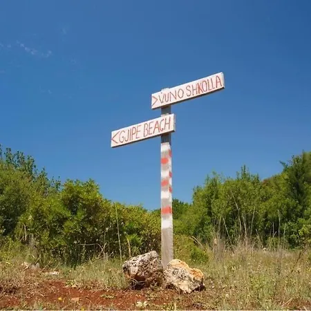 Shkolla Hostel&camping * Vuno