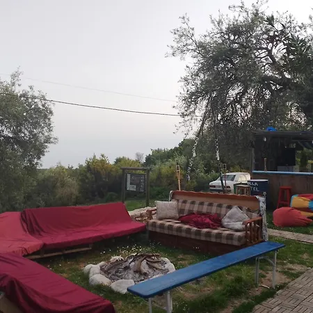 Shkolla Hostel&camping Ostello Vuno