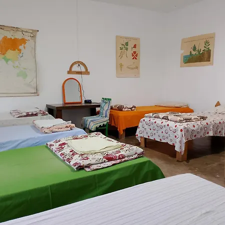 Shkolla Hostel&camping Ostello Vuno