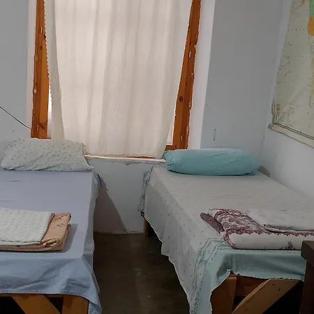 Shkolla Hostel&camping *