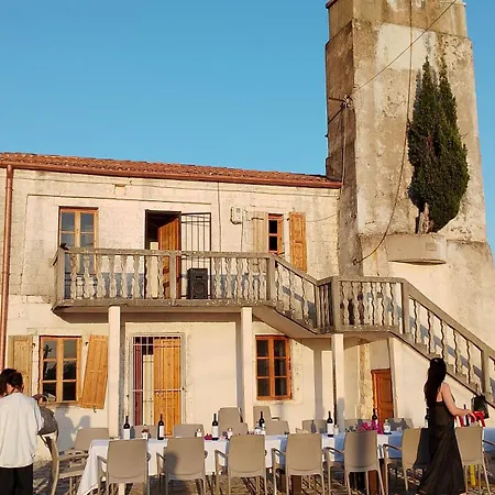 旅馆 Shkolla & Vuno