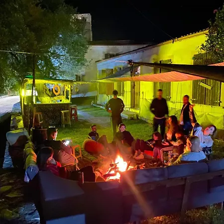 Auberge de jeunesse Shkolla & *