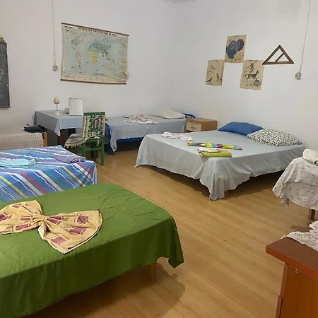 Auberge de jeunesse Shkolla & Vuno