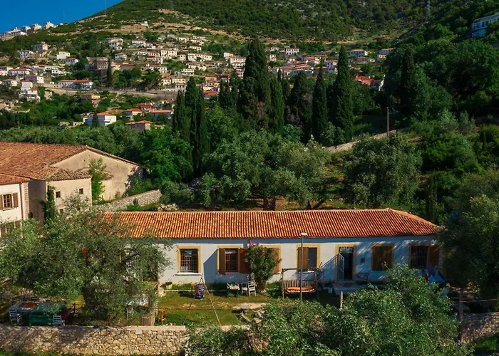 ホステル Shkolla & *