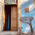 Hostel Shkolla & Vuno