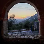 Hostel Shkolla & Vuno