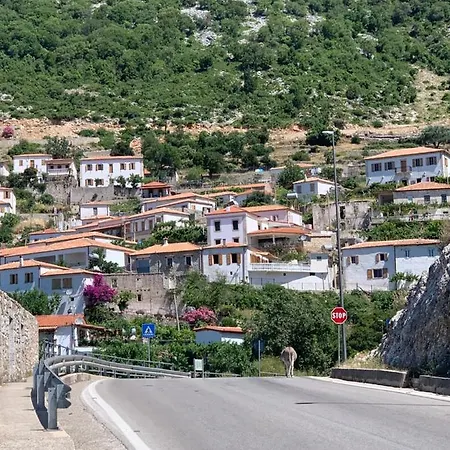 Hostal Shkolla &