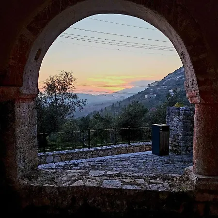 Hostal Shkolla & Vuno