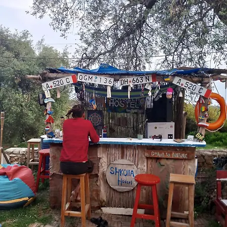 אכסניה Shkolla & *