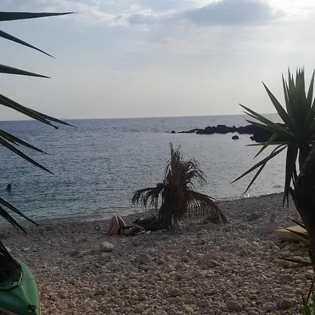 Hostal Shkolla &