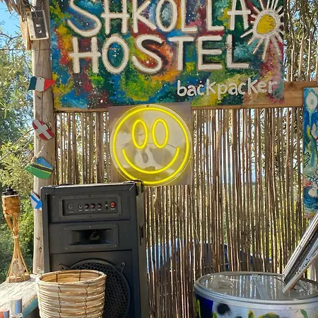 Shkolla &