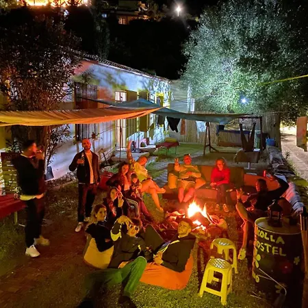 Shkolla & אכסניה Vuno