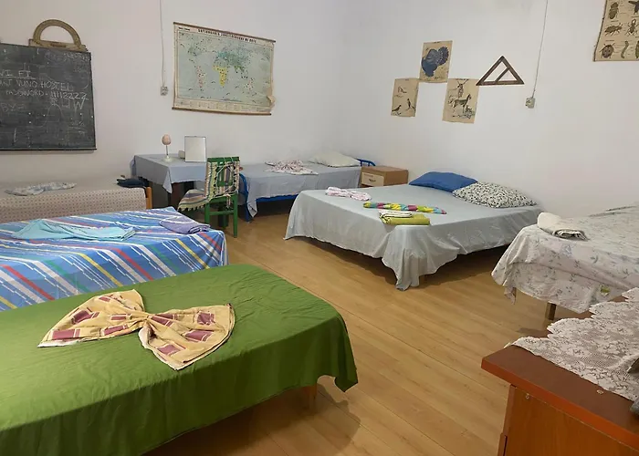 Hostel Shkolla & Vuno